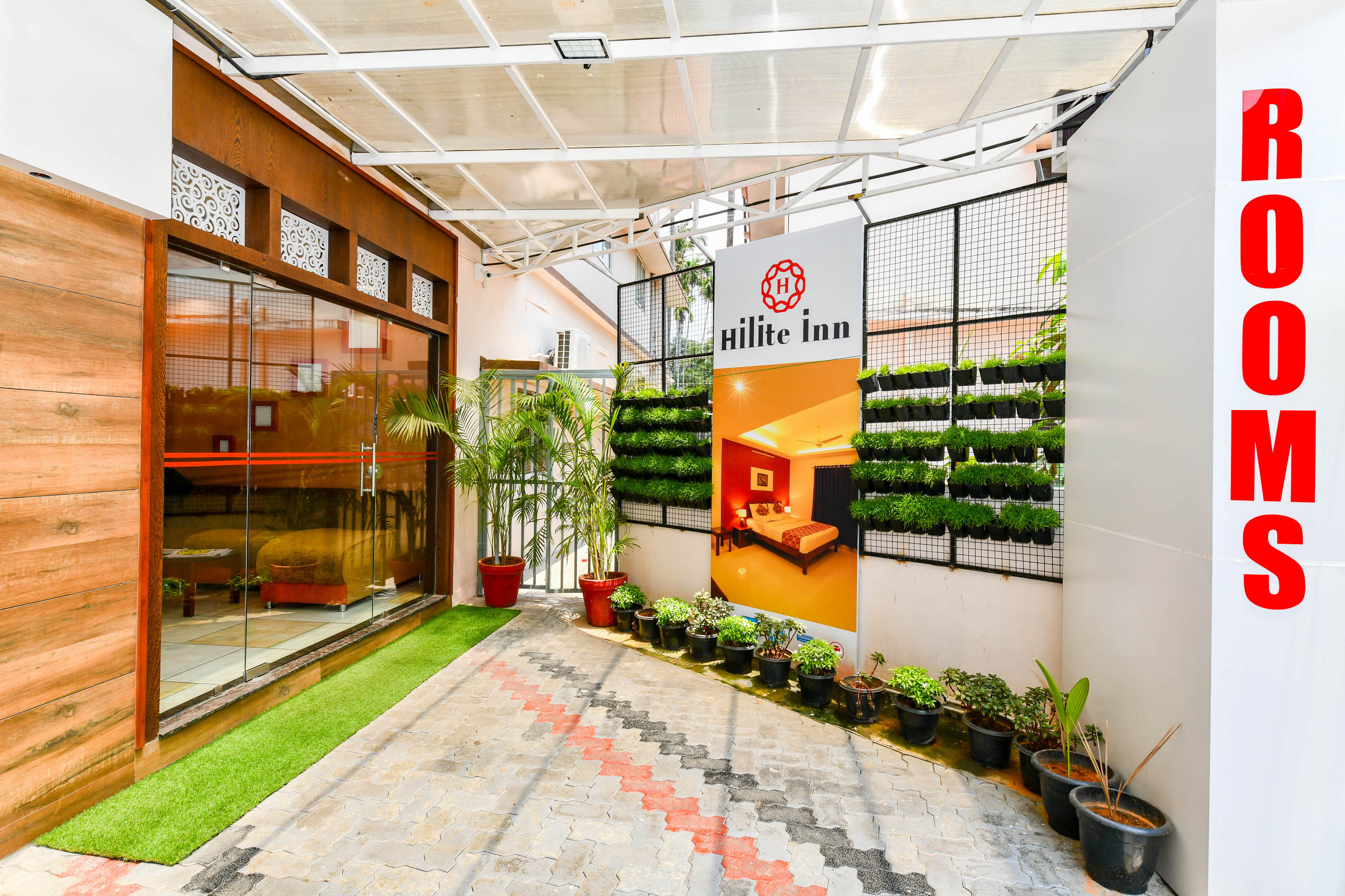 daily rented rooms near Kaloor stadium