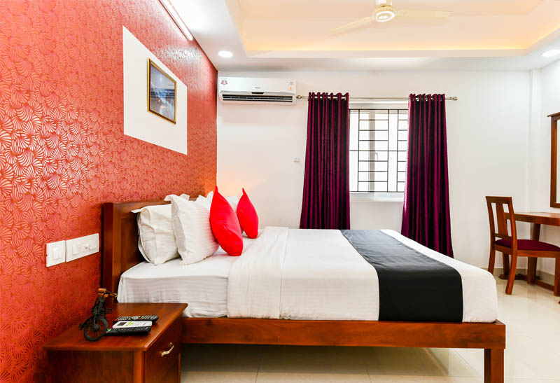 hotel near Ernakulam town station